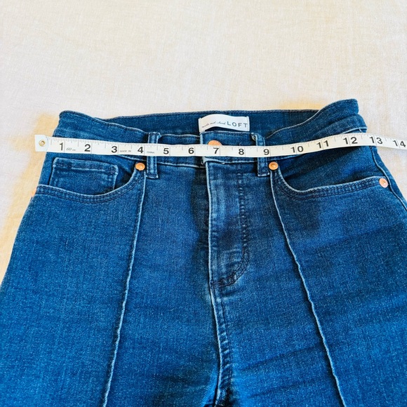 LOFT Pintucked High Rise Kick Crop Jeans‎ in Classic Wash - Picture 6 of 8